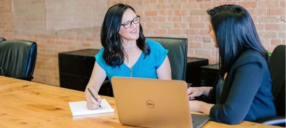 What does a business administrator do?